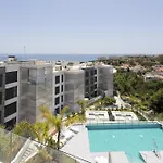 アパート Vivi Homes - Luca Pool, Gym, & Sea View フエンヒロラ