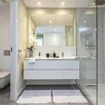 Vivi Homes - Luca Pool, Gym, & Sea View フエンヒロラ