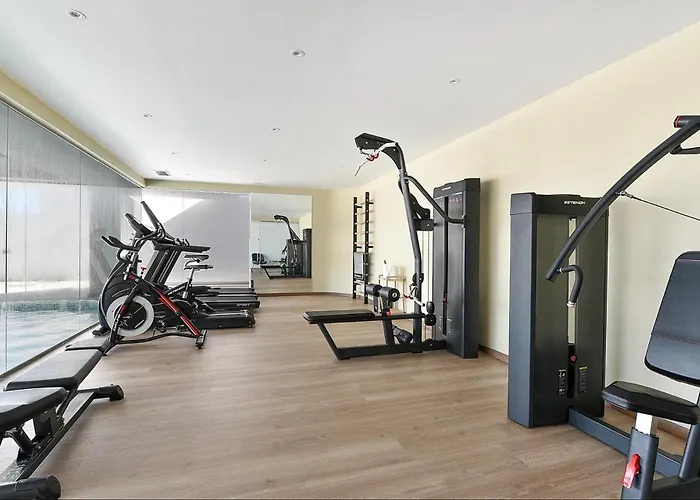 Vivi Homes - Luca Pool, Gym, & Sea View