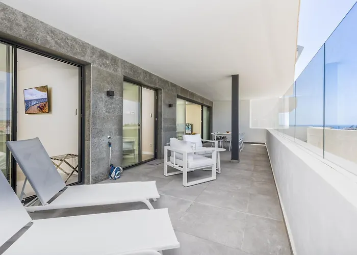 Vivi Homes - Luca Pool, Gym, & Sea View