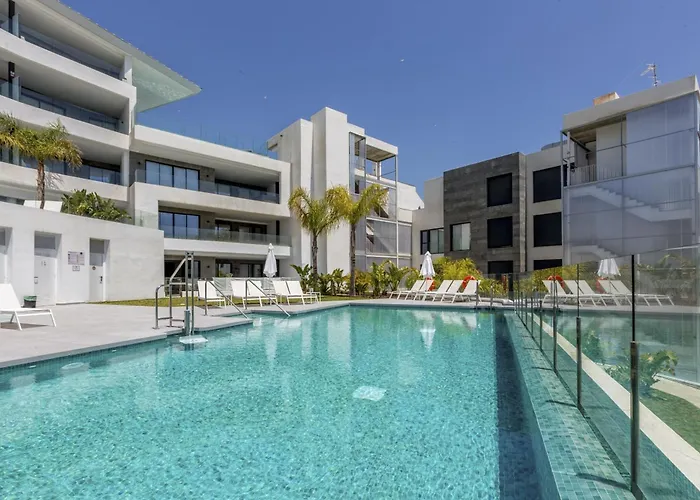 Vivi Homes - Luca Pool, Gym, & Sea View