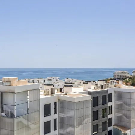 Vivi Homes - Luca Pool, Gym, & Sea View