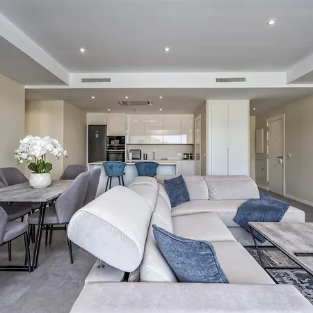 Vivi Homes - Luca Pool, Gym, & Sea View