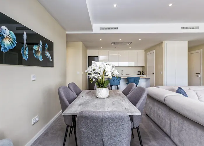 Daire Vivi Homes - Luca Pool, Gym, & Sea View Fuengirola