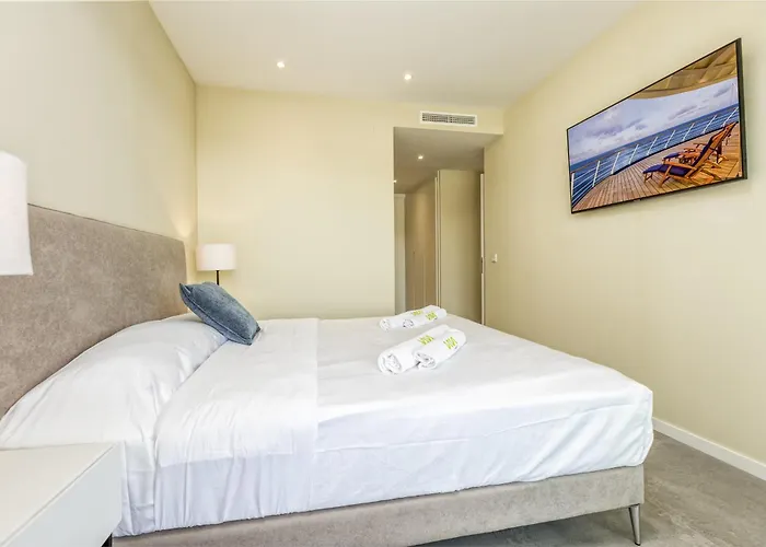 Daire Vivi Homes - Luca Pool, Gym, & Sea View *