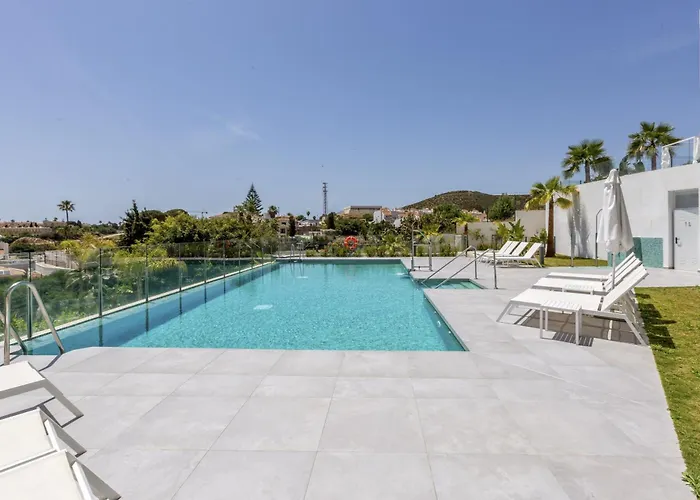 Daire Vivi Homes - Luca Pool, Gym, & Sea View Fuengirola