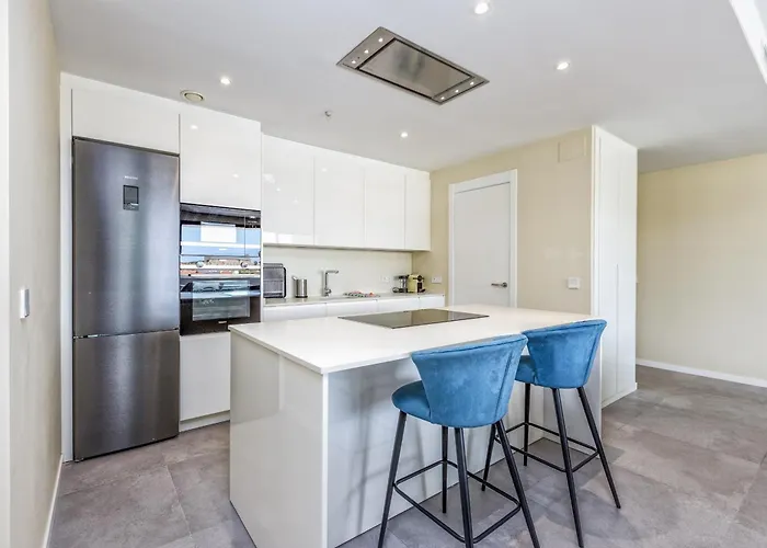 Daire Vivi Homes - Luca Pool, Gym, & Sea View *