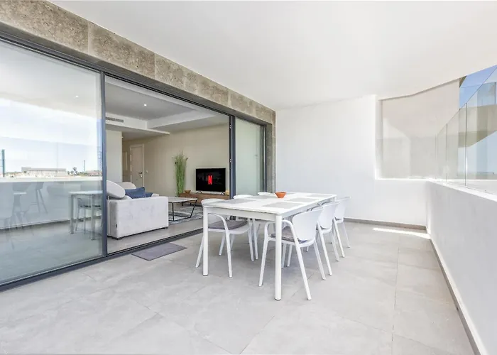 Daire Vivi Homes - Luca Pool, Gym, & Sea View *