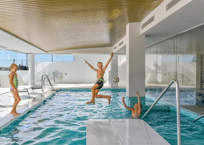 Vivi Homes - Luca Pool, Gym, & Sea View Fuengirola