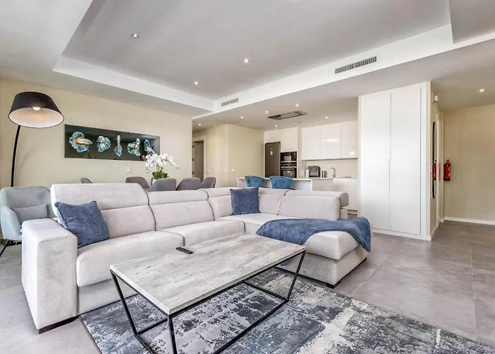 Daire Vivi Homes - Luca Pool, Gym, & Sea View