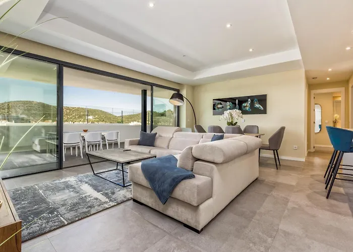 Daire Vivi Homes - Luca Pool, Gym, & Sea View Fuengirola