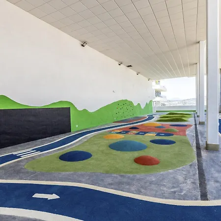 Апартаменти Vivi Homes - Luca Pool, Gym, & Sea View Фуенхірола
