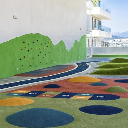 Апартаменти Vivi Homes - Luca Pool, Gym, & Sea View