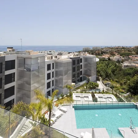 Апартаменти Vivi Homes - Luca Pool, Gym, & Sea View Фуенхірола