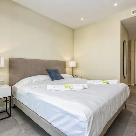 Апартаменти Vivi Homes - Luca Pool, Gym, & Sea View