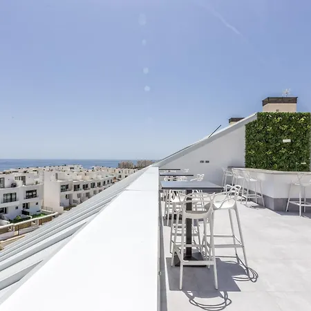 Апартаменты Vivi Homes - Luca Pool, Gym, & Sea View Фуэнхирола