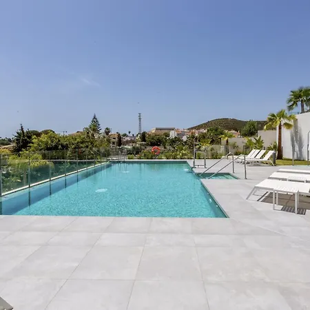 Апартаменты Vivi Homes - Luca Pool, Gym, & Sea View Фуэнхирола