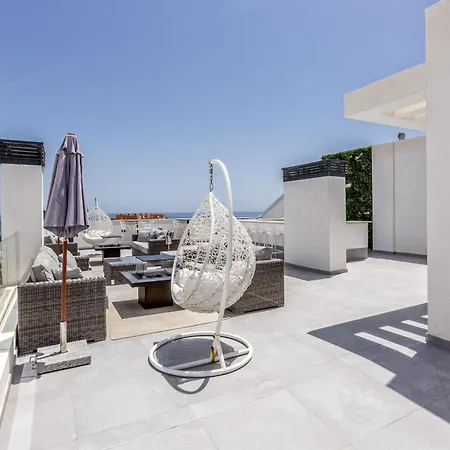 Апартаменты Vivi Homes - Luca Pool, Gym, & Sea View *