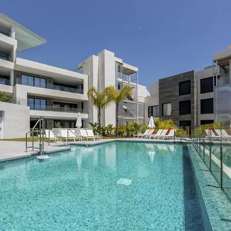 Vivi Homes - Luca Pool, Gym, & Sea View