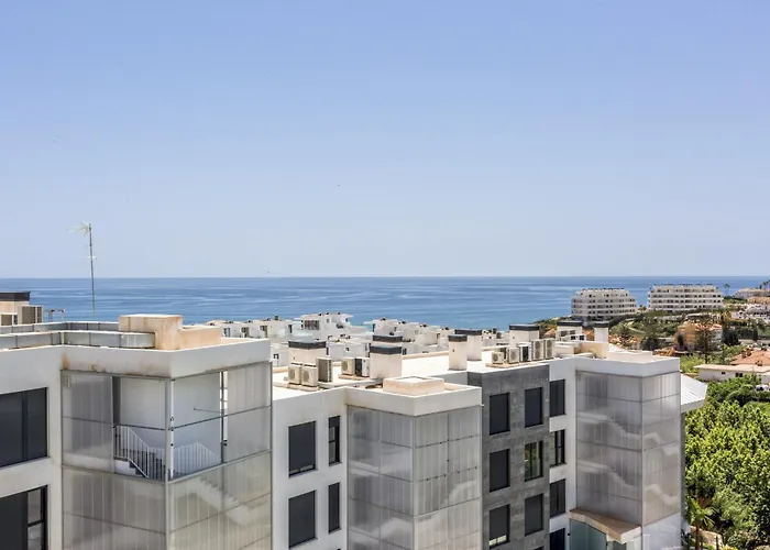 Vivi Homes - Luca Pool, Gym, & Sea View