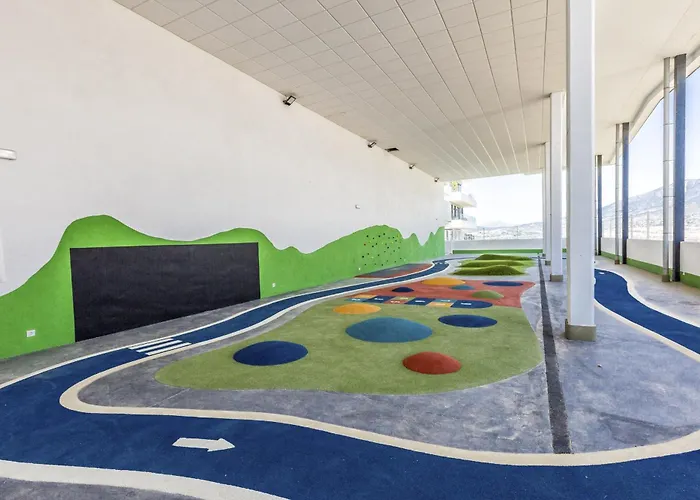 Апартаменты Vivi Homes - Luca Pool, Gym, & Sea View Фуэнхирола