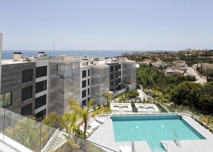 Апартаменты Vivi Homes - Luca Pool, Gym, & Sea View Фуэнхирола