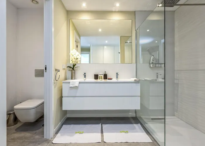 Vivi Homes - Luca Pool, Gym, & Sea View Фуэнхирола