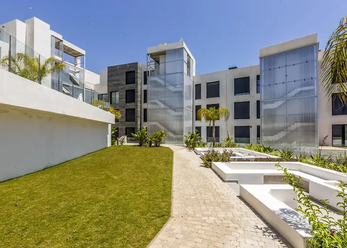 Апартаменты Vivi Homes - Luca Pool, Gym, & Sea View Фуэнхирола