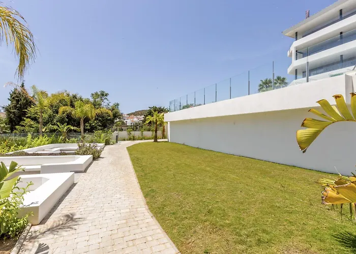 Vivi Homes - Luca Pool, Gym, & Sea View Фуэнхирола