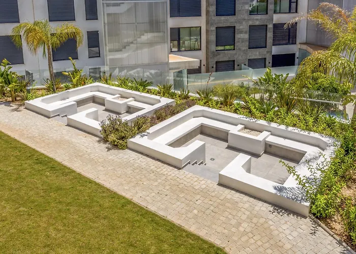 Vivi Homes - Luca Pool, Gym, & Sea View